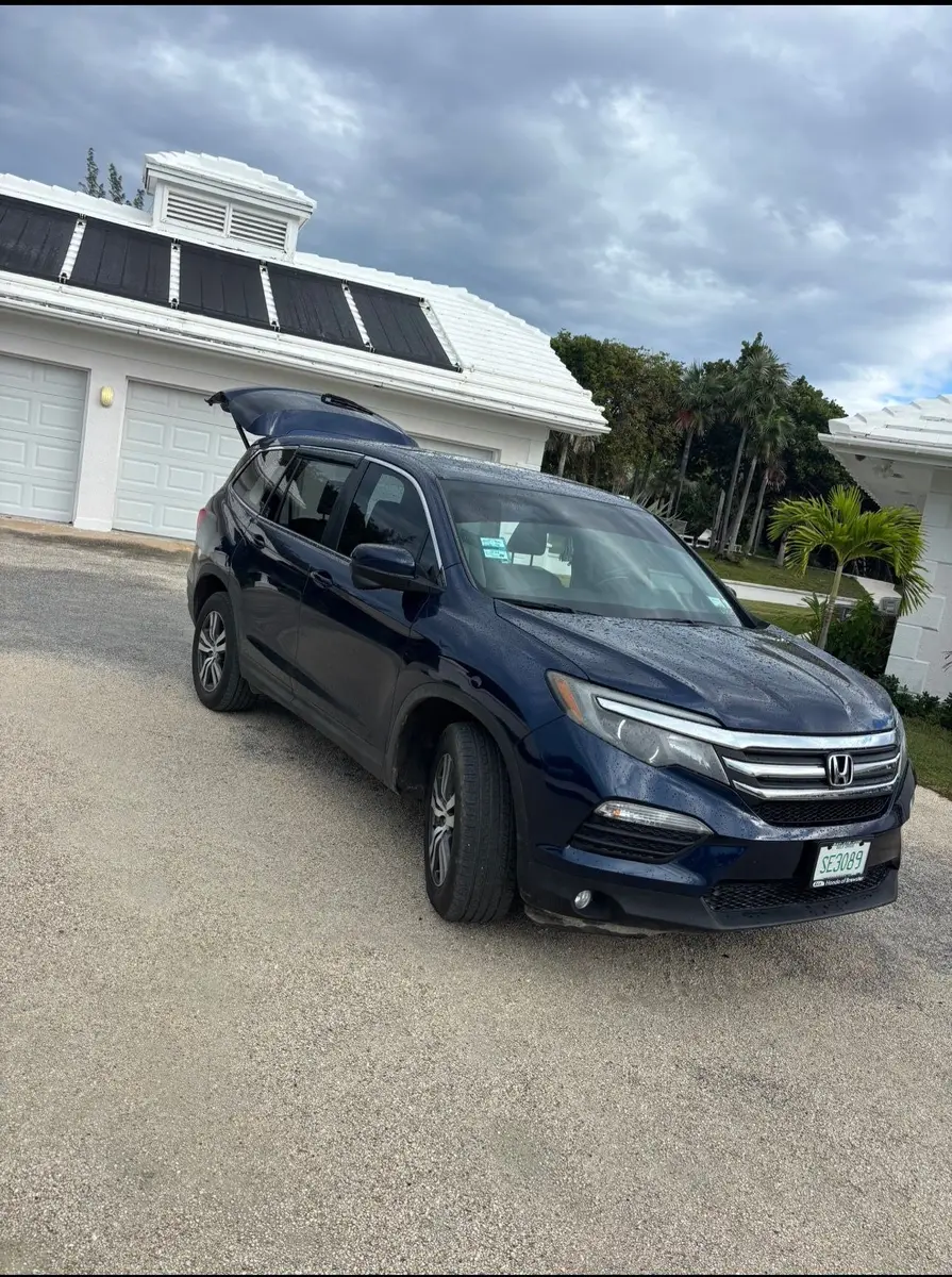 Front view of a Tyler Car Rentals Honda Pilot